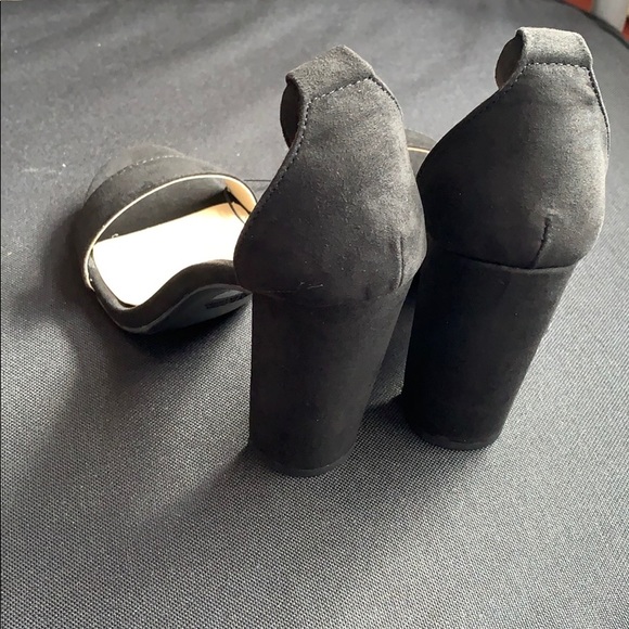 💚 Strappy Heel 💚 - Picture 3 of 5